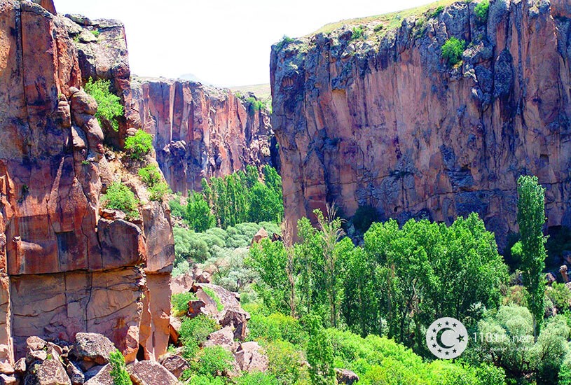کاپادوکیا ۲۰۲۶؛ راهنمای سفر، بالنسواری، هزینه و جاهای دیدنی 3 دره ایهلارا؛ شکاف سبز رود ملندیز و کلیساهای صخرهای در آکسارای